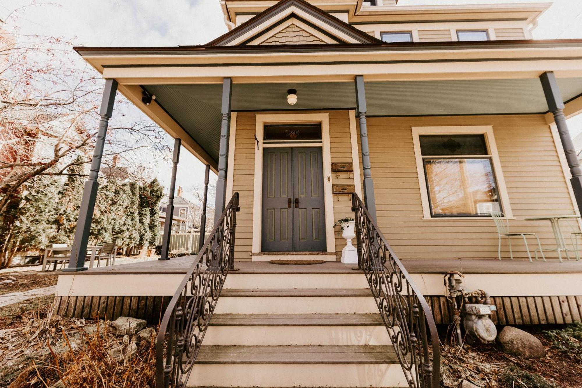 セントポールRetro Gem Box Victorian Steps From Irvine Parkアパートメント エクステリア 写真