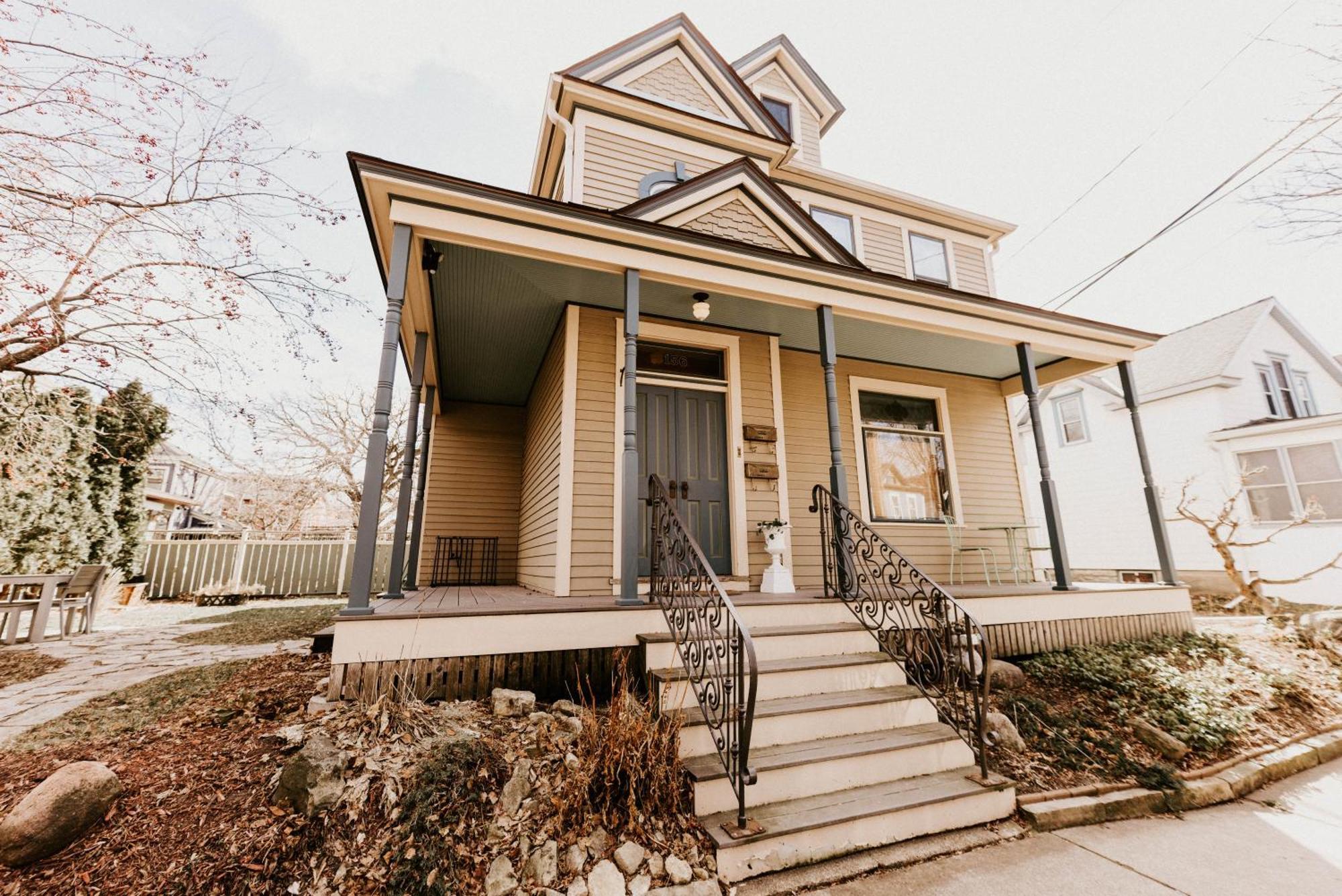 セントポールRetro Gem Box Victorian Steps From Irvine Parkアパートメント エクステリア 写真